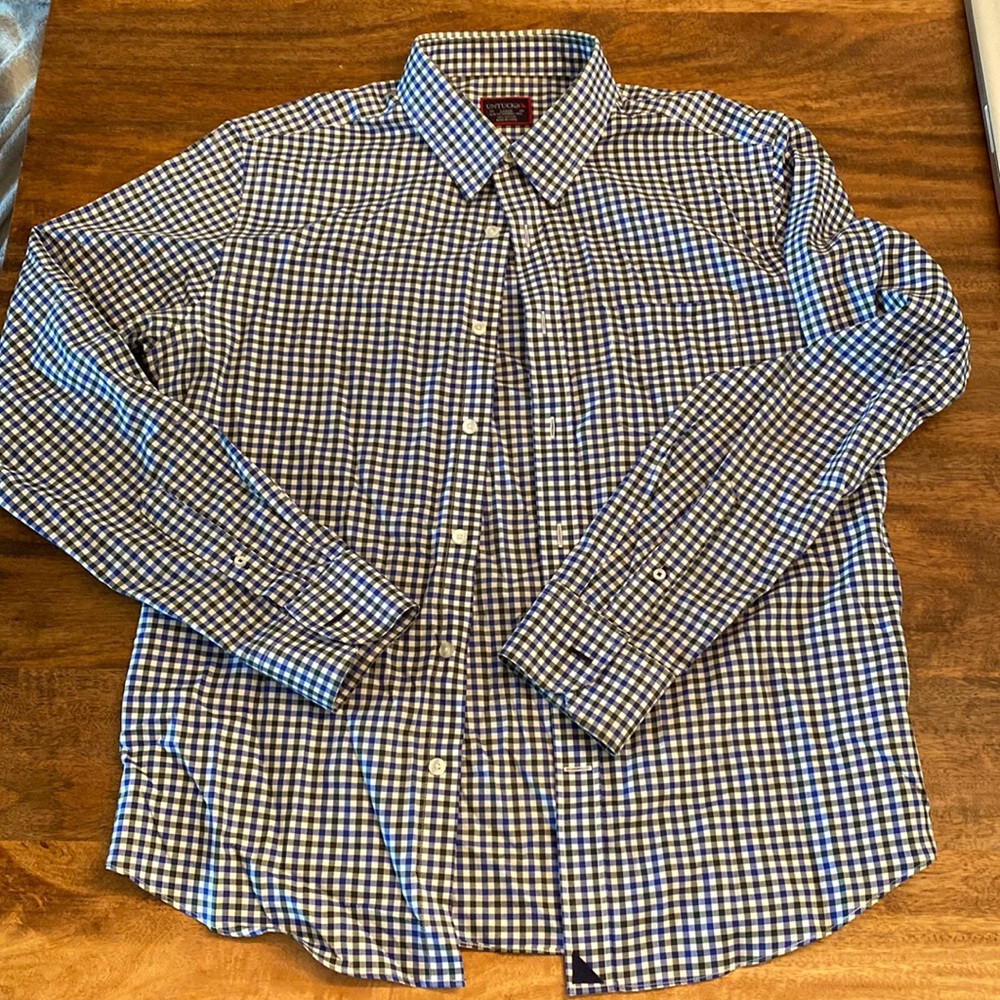 Mens Untuckit checkered shirt. Size large.